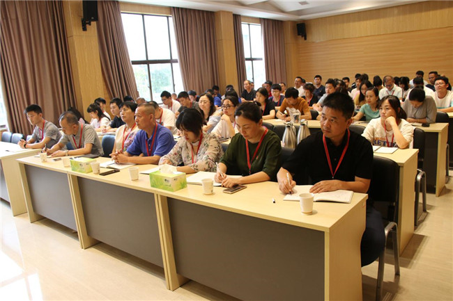 市古鎮(zhèn)公司開展黨風廉政建設(shè)專題講座