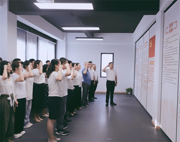 市古鎮(zhèn)投資公司黨委開(kāi)展“黨建引領(lǐng)新征程，古鎮(zhèn)同心再出發(fā)”活動(dòng)